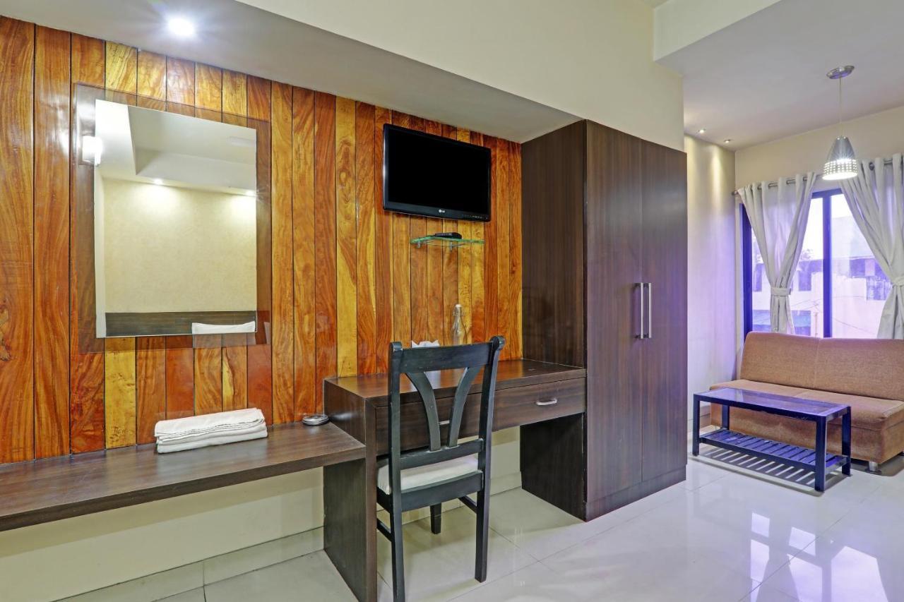 Townhouse Oak Hotel Shelter لاكناو المظهر الخارجي الصورة