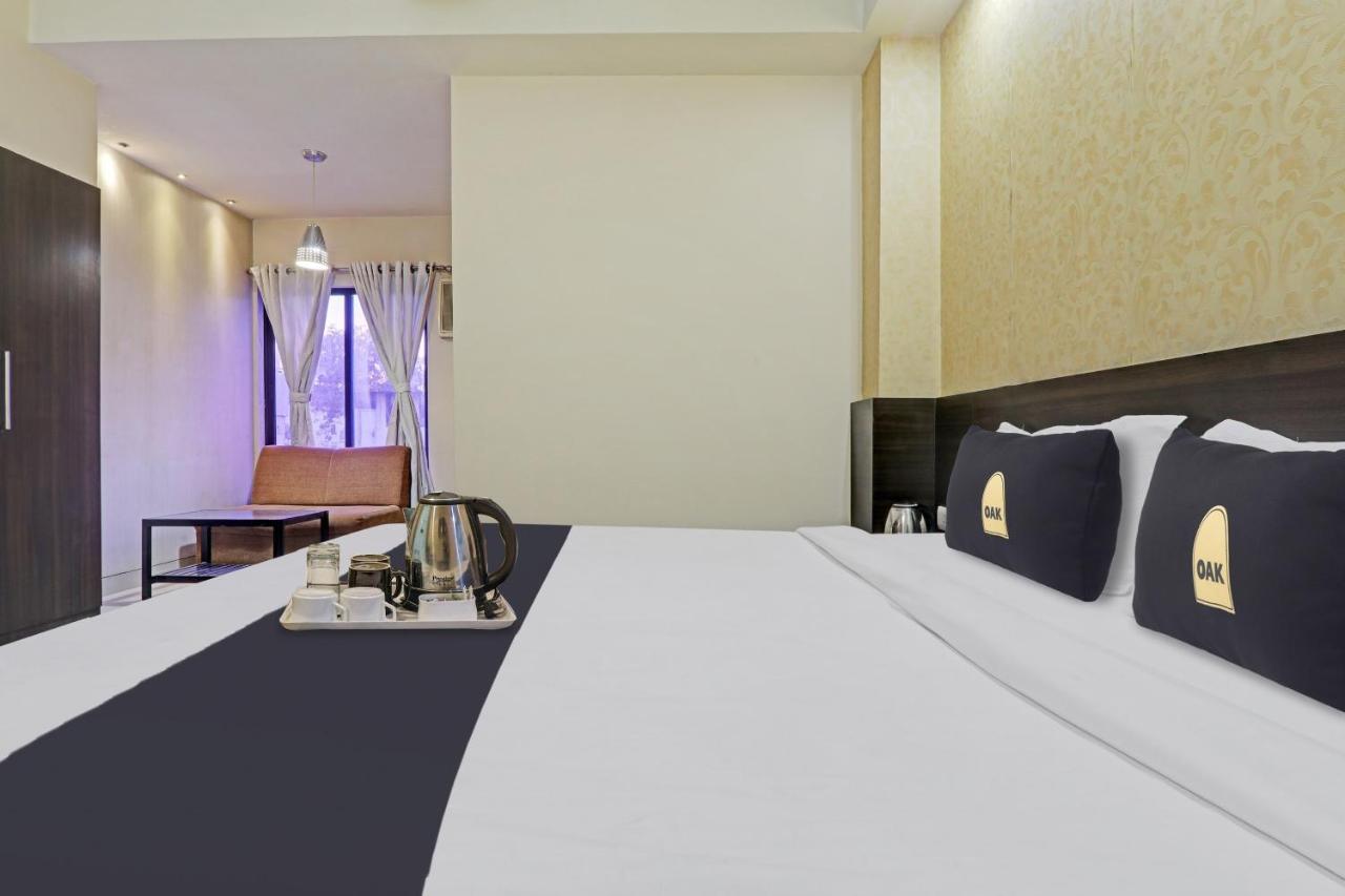 Townhouse Oak Hotel Shelter لاكناو المظهر الخارجي الصورة