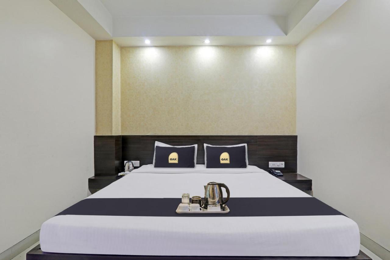 Townhouse Oak Hotel Shelter لاكناو المظهر الخارجي الصورة