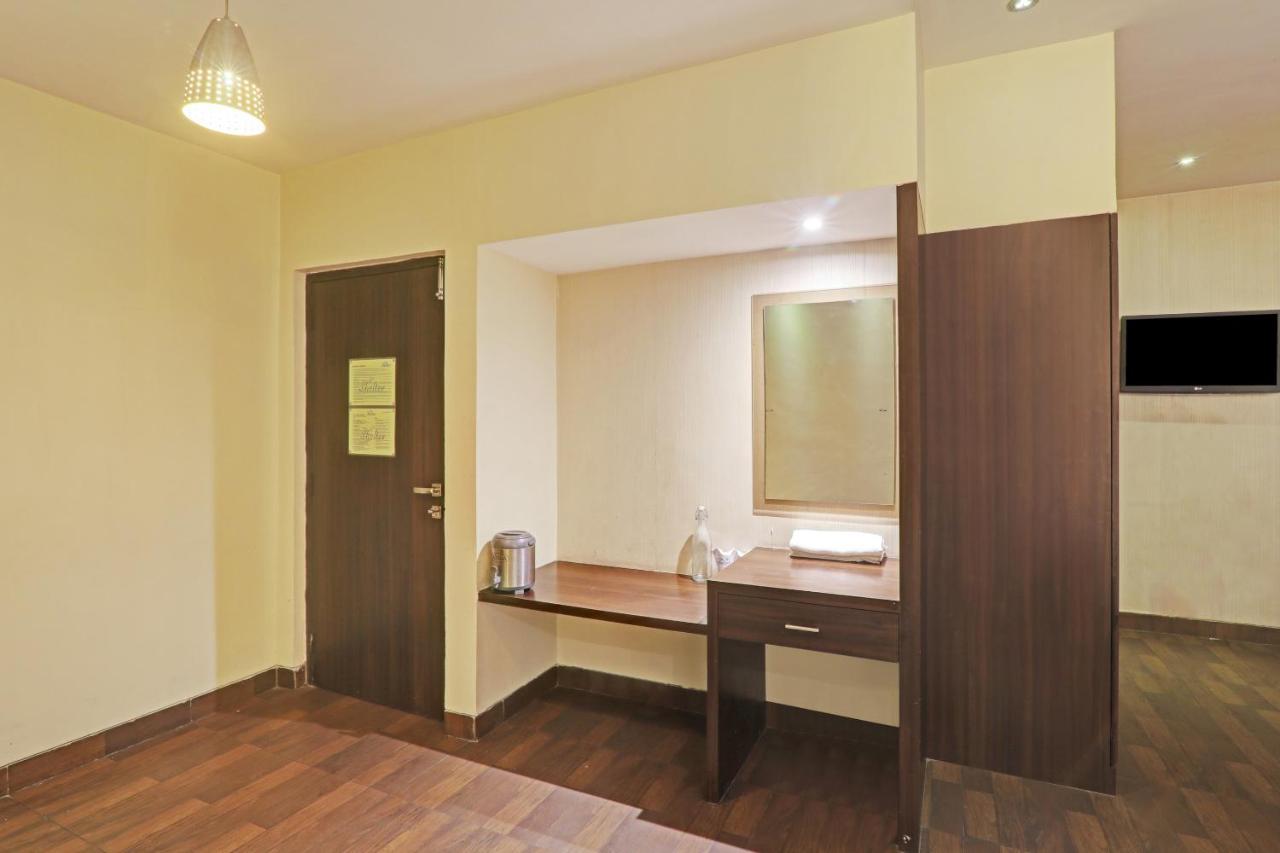 Townhouse Oak Hotel Shelter لاكناو المظهر الخارجي الصورة