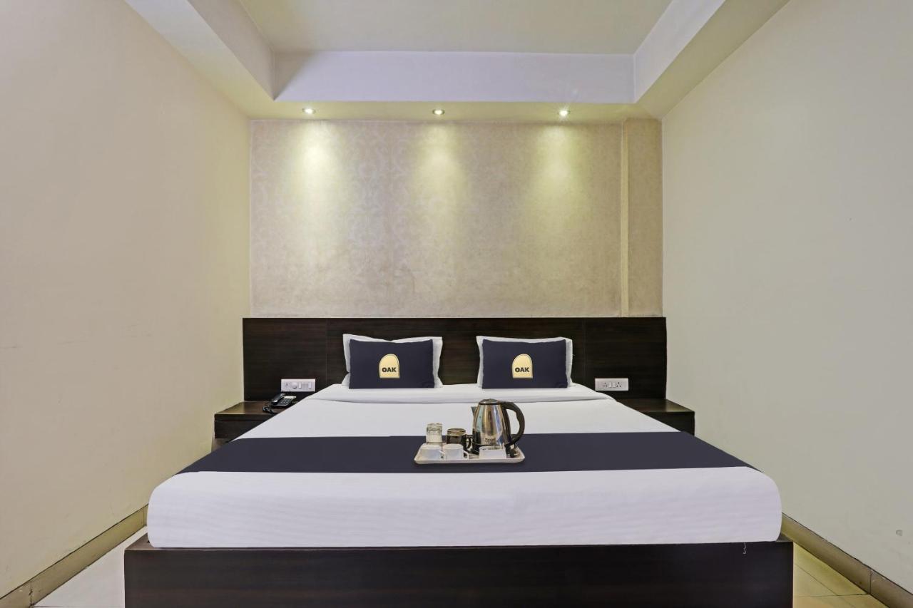 Townhouse Oak Hotel Shelter لاكناو المظهر الخارجي الصورة